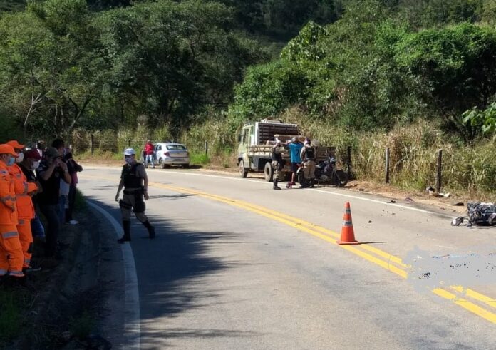 Dois jovens morrem em grave acidente na MG-342, em Teófilo Otoni