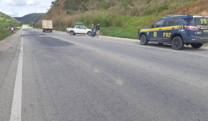 Colisão entre veículos na BR-116 resulta na morte de duas pessoas