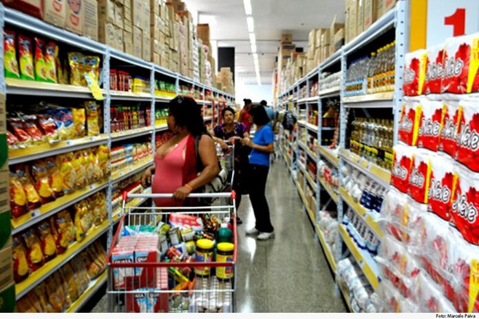 Jovens devem ser compensadas por abordagem vexatória