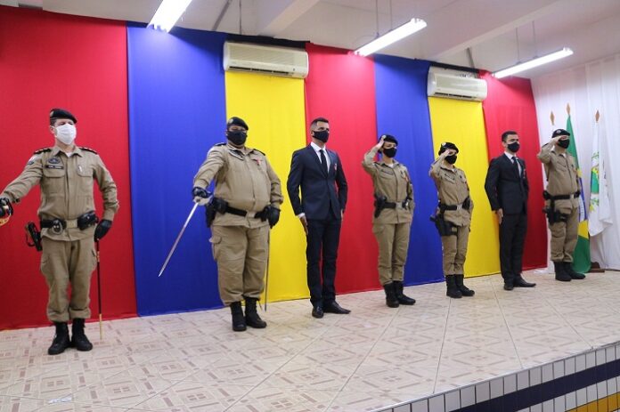 Comandante da 15ª RPM realiza cerimônia de entrega de Medalhas de Mérito Profissional