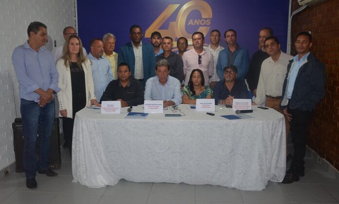 Prefeitos da AMUC decidem paralisar atividades nesta quarta-feira (30/8)
