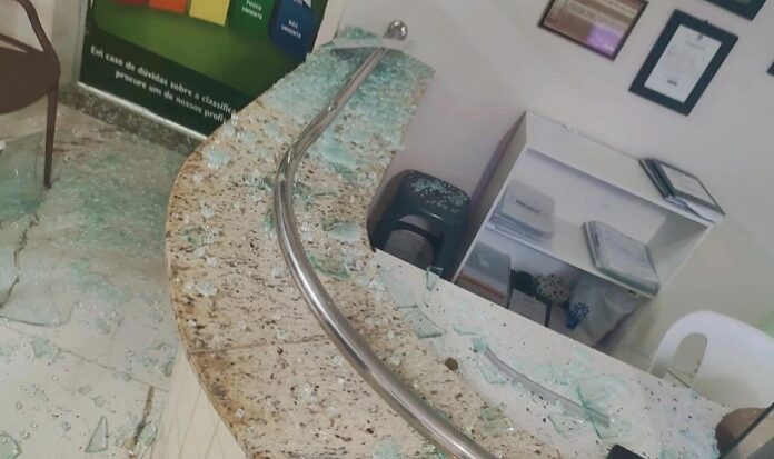 Polícia Civil pede internação de menor infratora que depredou hospital em Araçuaí