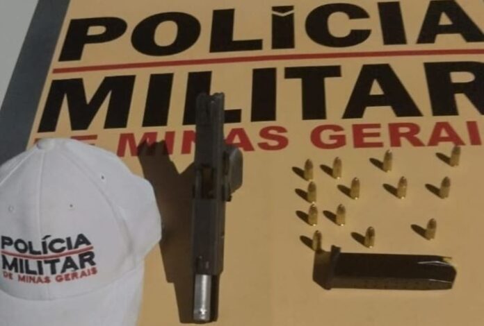 PM Rodoviária prende motorista com arma de fogo de uso restrito e numeração suprimida, dentro de veículo