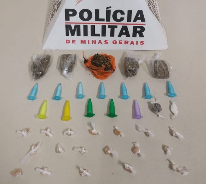 GEPAR apreende drogas abandonadas por suspeito no bairro Manoel Pimenta