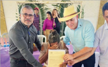 Minas Gerais entrega 156 títulos de propriedade rural em Jequitinhonha, após 34 anos de espera