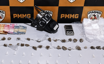 Denúncia leva à prisão de dois suspeitos e à apreensão de 122 porções de drogas em Padre Paraíso