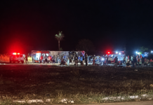 Acidente entre ônibus e carreta na BR-116 deixa seis mortos e número de feridos sobe para 43