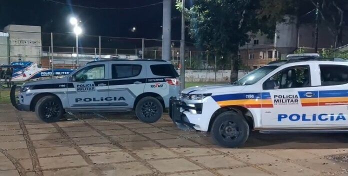 Operação da PM cerca bairros e termina com três conduzidos e drogas apreendidas em Teófilo Otoni