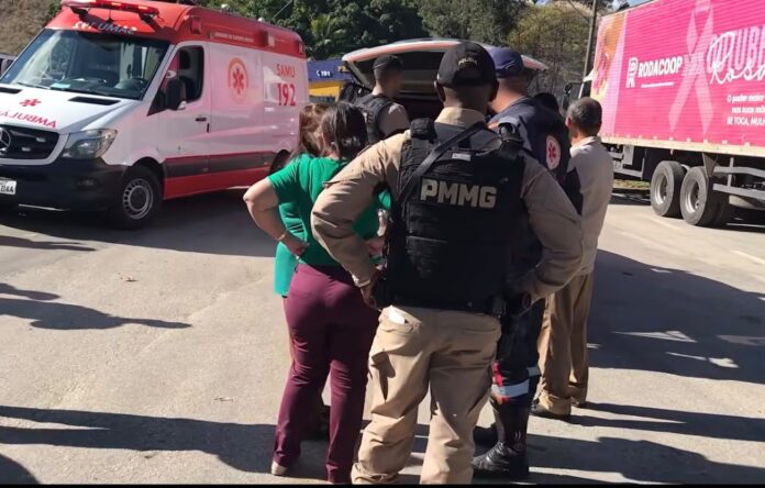 Polícia Militar e PRF interceptam motorista em surto após operação de cerco na BR-116, em Teófilo Otoni