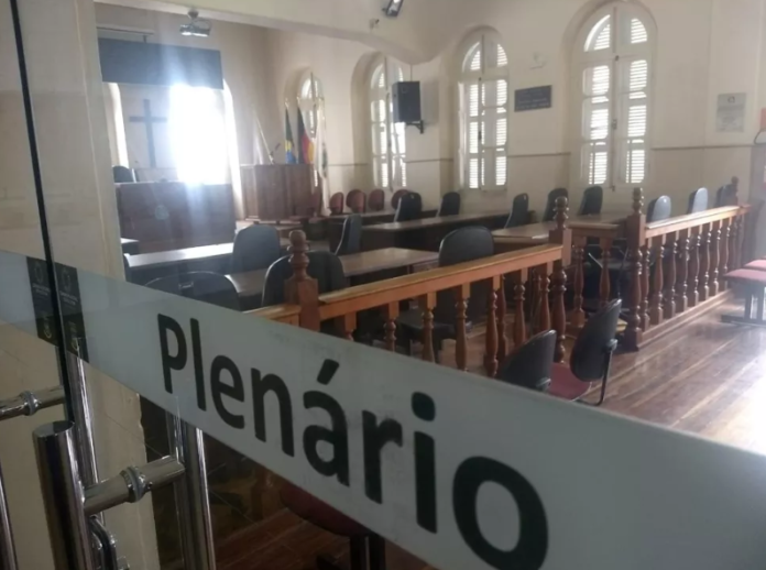 Câmara de Teófilo Otoni realiza sessão solene para homenagear sete personalidades do município