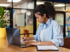 Sebrae Play oferece cursos gratuitos de inteligência artificial para pequenos negócios