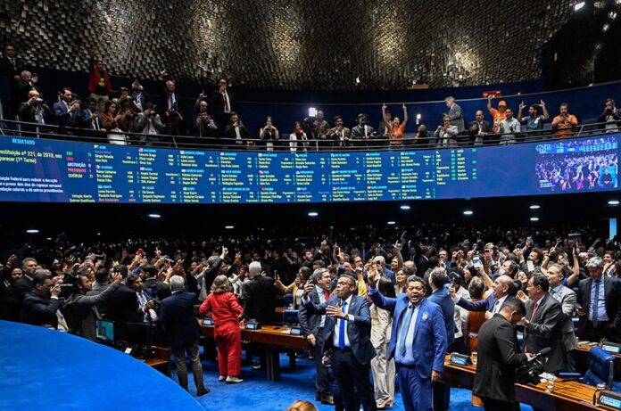Senado aprova fim da escala 6×1 e prevê duas folgas semanais sem redução salarial